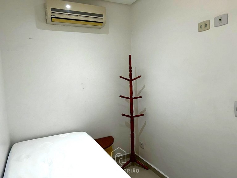 3-Bedroom Apartment with Barbecue in Guarujá