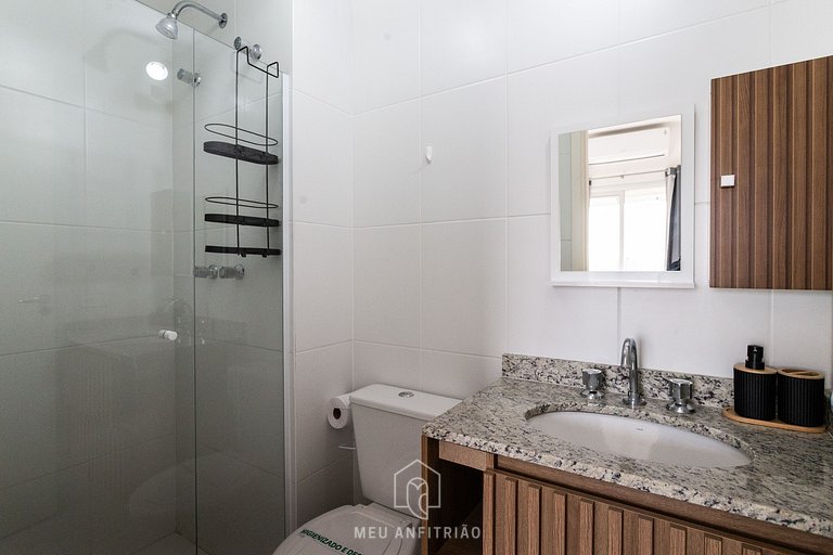 Apto p/ 3, lazer completo perto da Liberdade