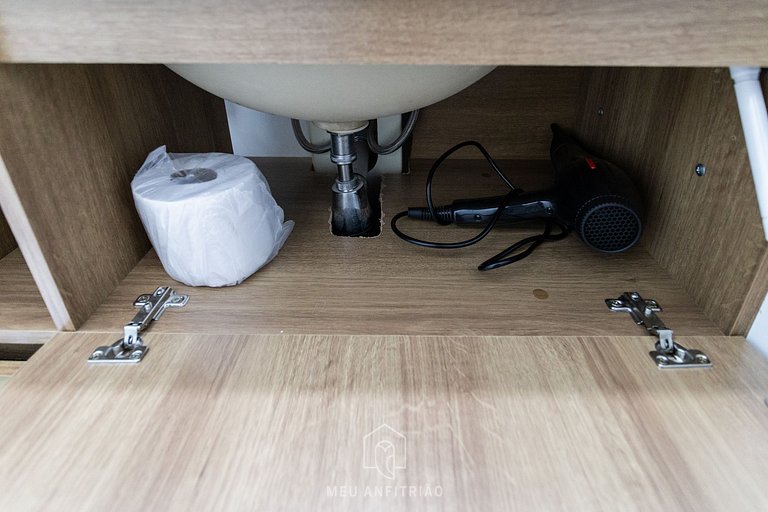 Apto p/ 3, lazer completo perto da Liberdade