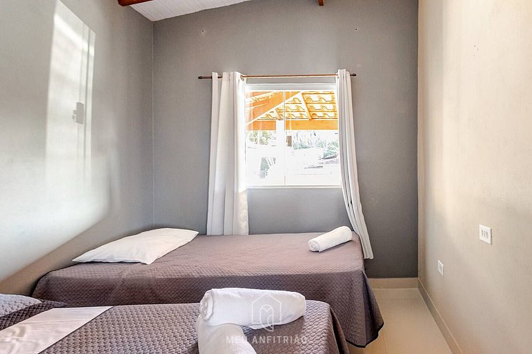 House with charcoal barbecue 1km from Curral beach