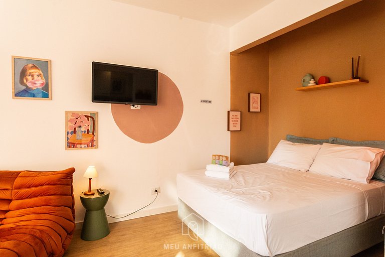 Studio perto da Faria Lima com TV e ar – Pinheiros