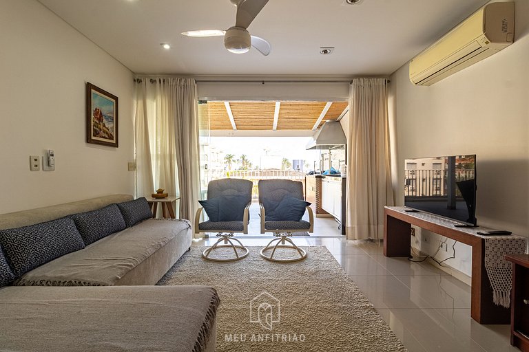 3-Bedroom Apartment with Barbecue in Guarujá