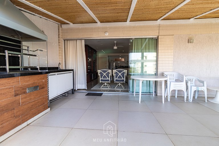 3-Bedroom Apartment with Barbecue in Guarujá