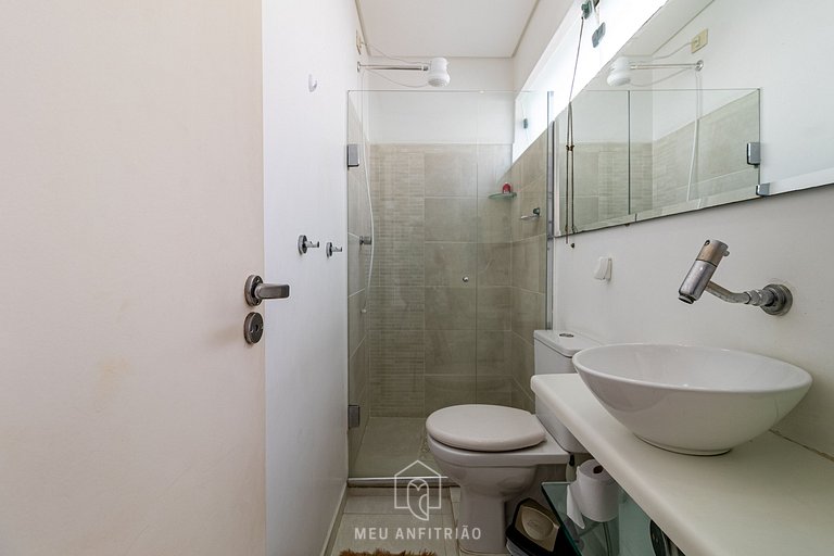 3-Bedroom Apartment with Barbecue in Guarujá