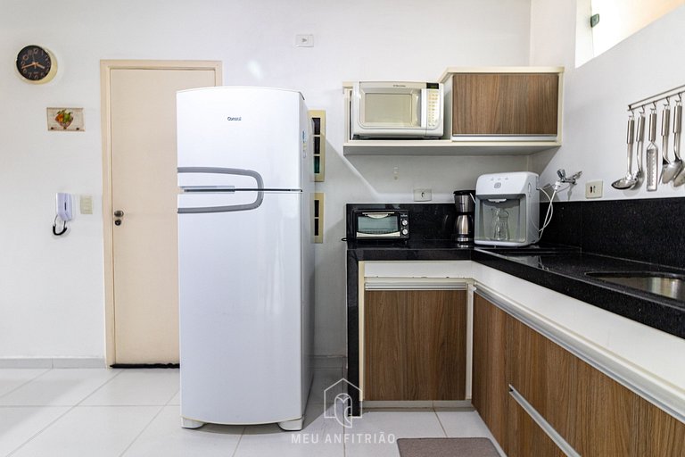 3-Bedroom Apartment with Barbecue in Guarujá