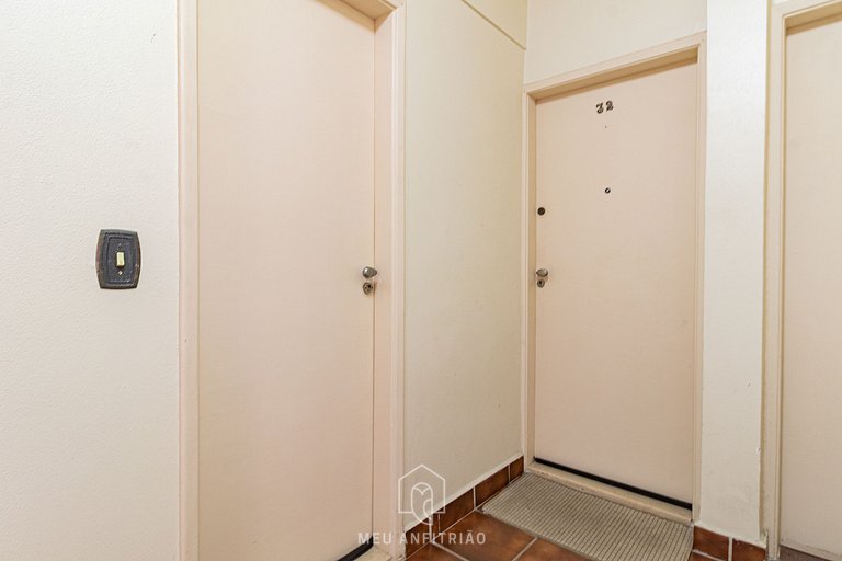 3-Bedroom Apartment with Barbecue in Guarujá