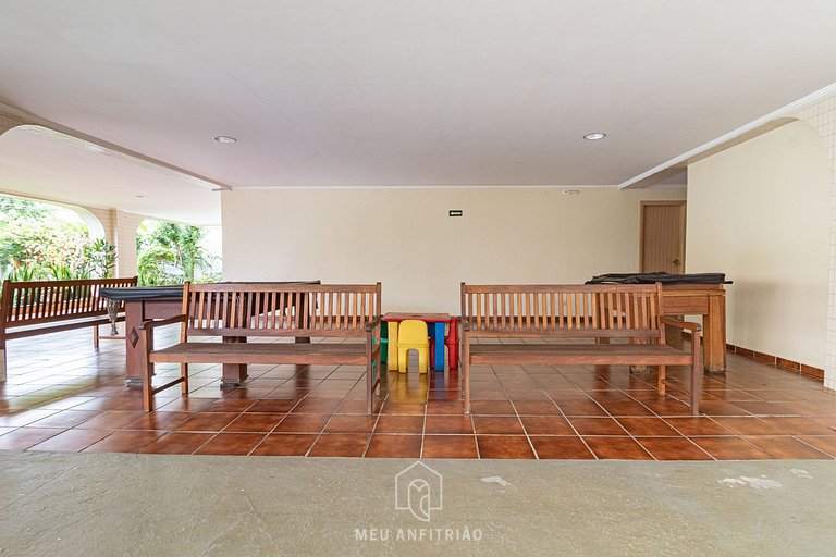 3-Bedroom Apartment with Barbecue in Guarujá