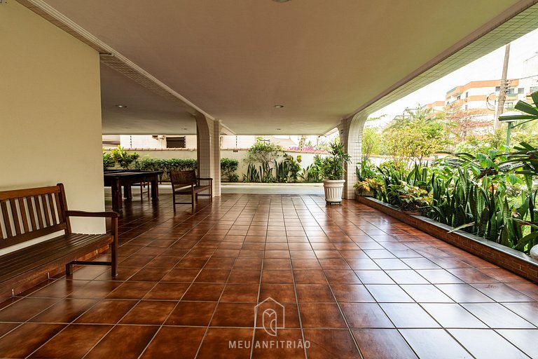 3-Bedroom Apartment with Barbecue in Guarujá