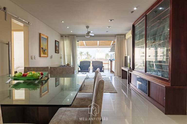 3-Bedroom Apartment with Barbecue in Guarujá