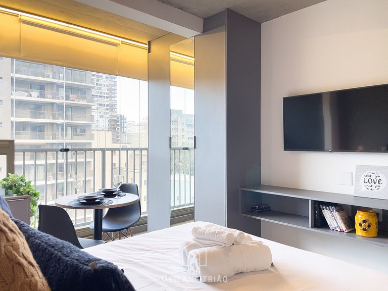 Studio p/2, piscina ao lado do metrô Oscar Freire