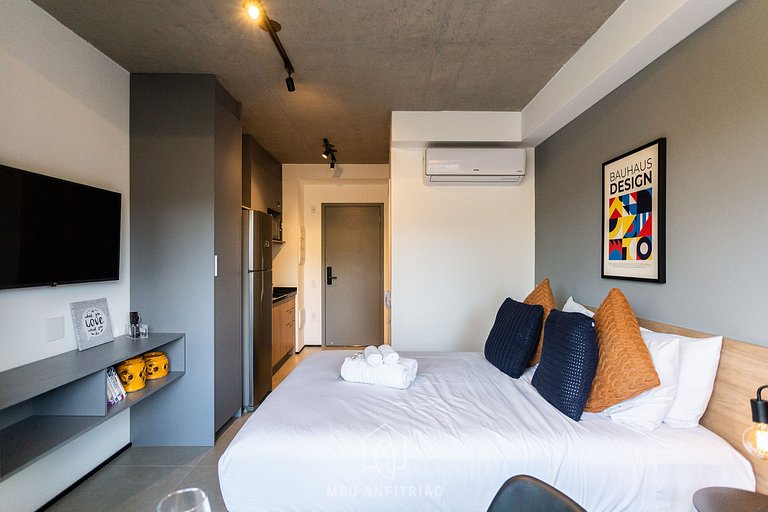 Studio p/2, piscina ao lado do metrô Oscar Freire