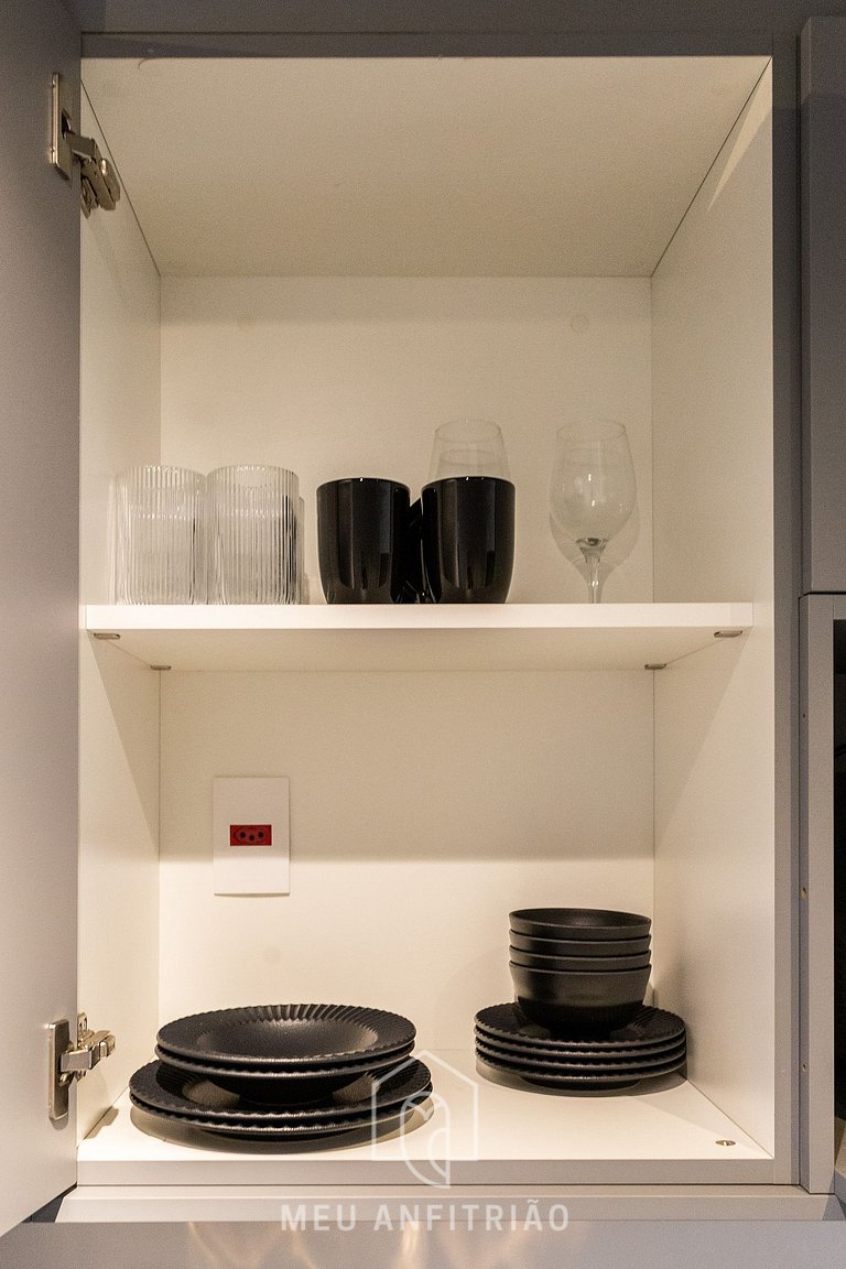 Studio p/2, piscina ao lado do metrô Oscar Freire