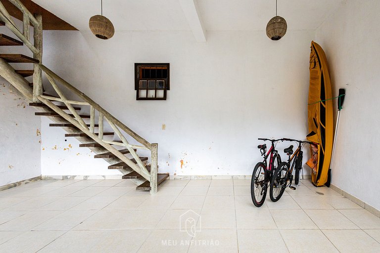 Churrasqueira e garagem a 500m da Praia de Perequê