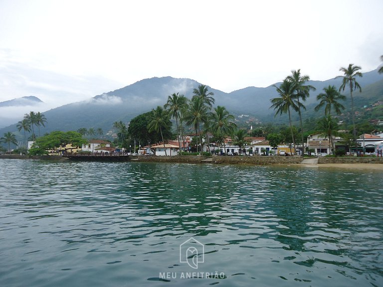 Churrasqueira e garagem a 500m da Praia de Perequê