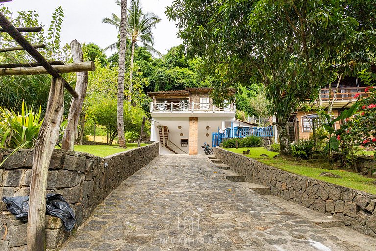 Barbecue and garage 500m from Perequê Beach
