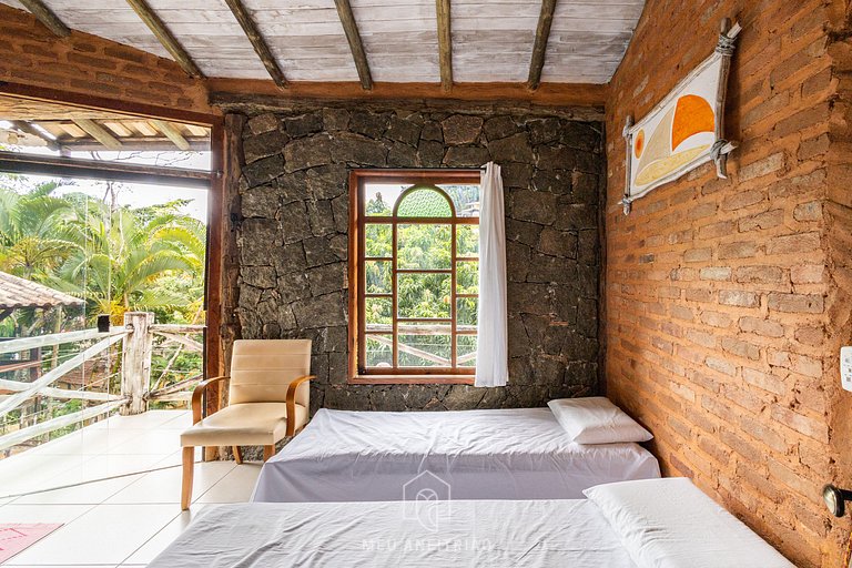 Churrasqueira e garagem a 500m da Praia de Perequê