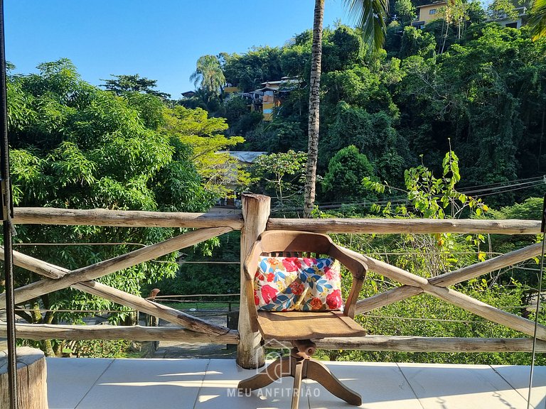 Churrasqueira e garagem a 500m da Praia de Perequê