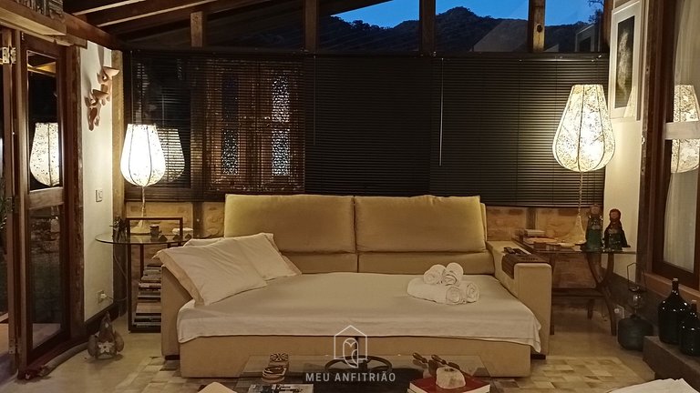 Casa com riacho e jardim em Lumiar