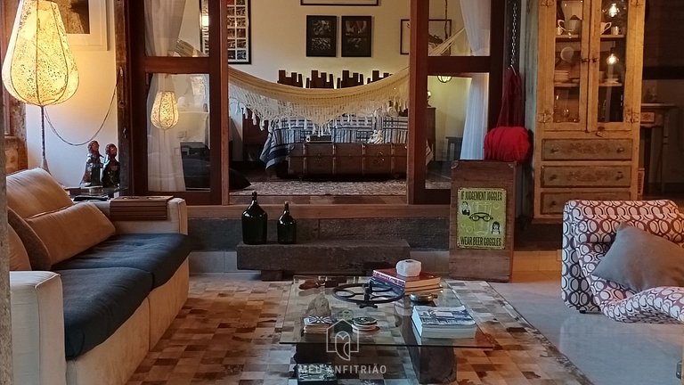 Casa com riacho e jardim em Lumiar