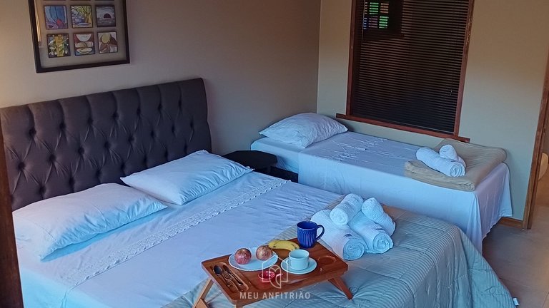 Casa com riacho e jardim em Lumiar