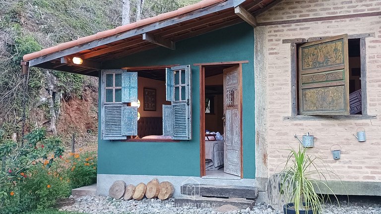 House with Stream and Garden in Lumiar