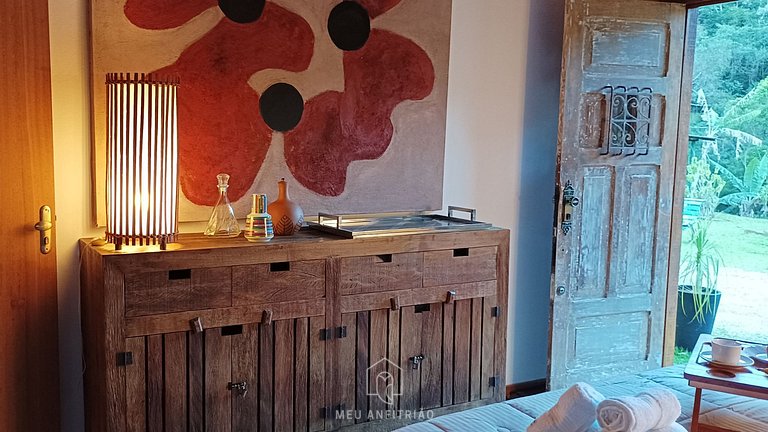 Casa com riacho e jardim em Lumiar