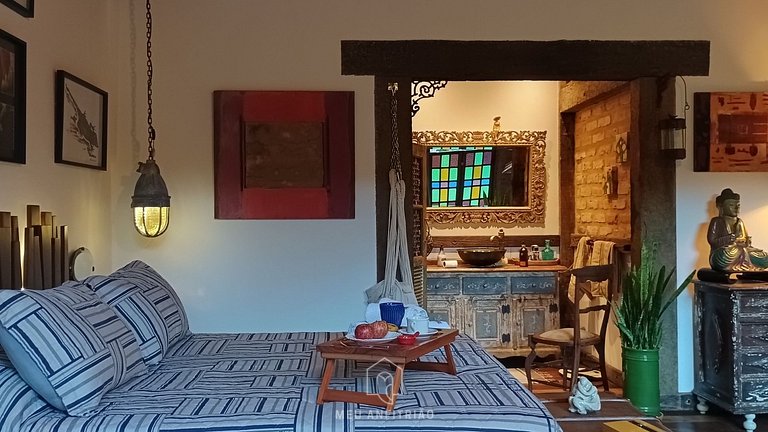 Casa com riacho e jardim em Lumiar