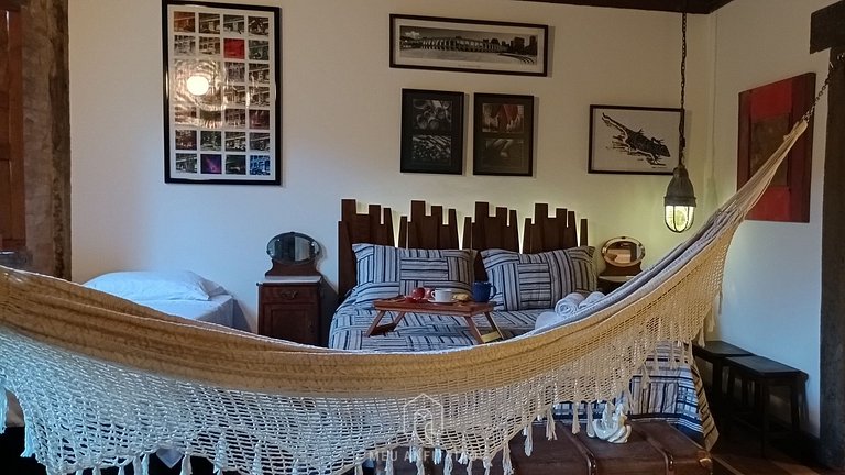 Casa com riacho e jardim em Lumiar