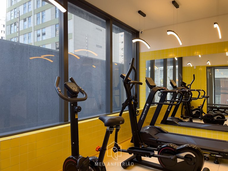 Studio for 2, kitchen, gym, 300m from the subway