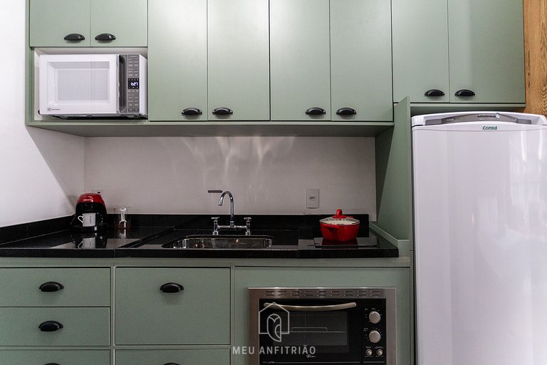 Studio p/2, cozinha, academia, a 300m do metrô