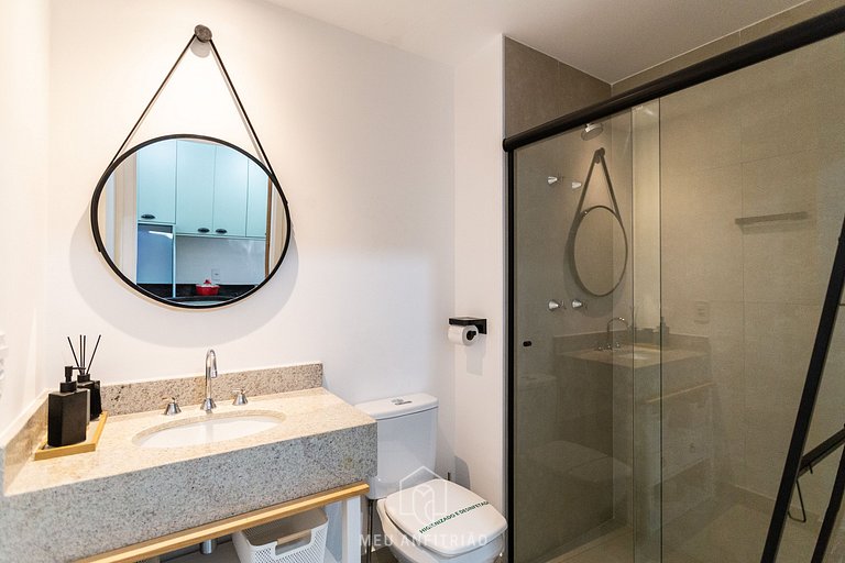 Studio for 2, kitchen, gym, 300m from the subway