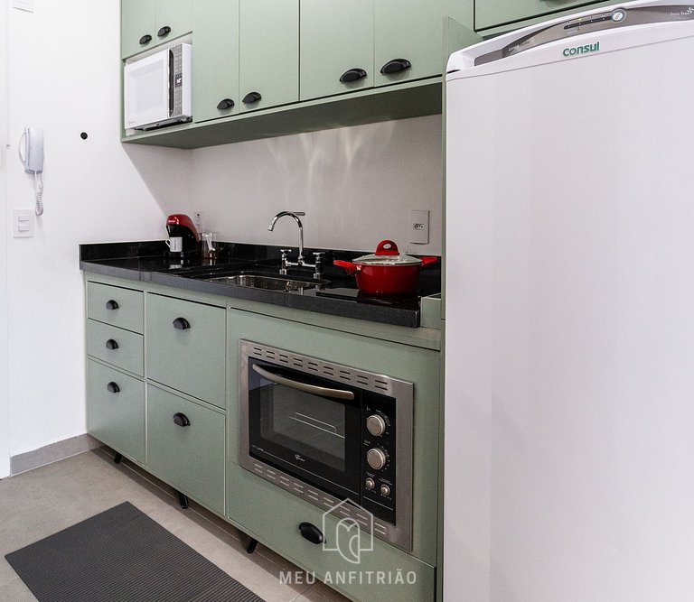 Studio for 2, kitchen, gym, 300m from the subway