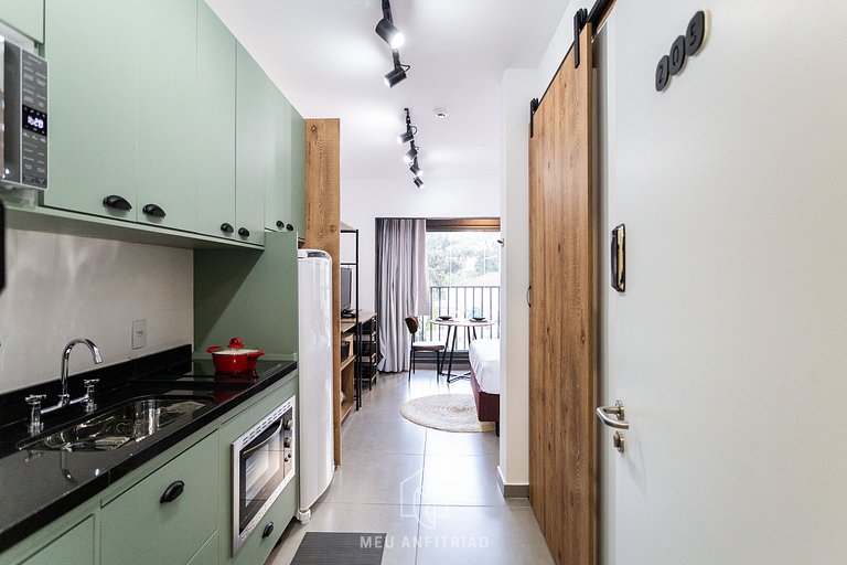 Studio for 2, kitchen, gym, 300m from the subway