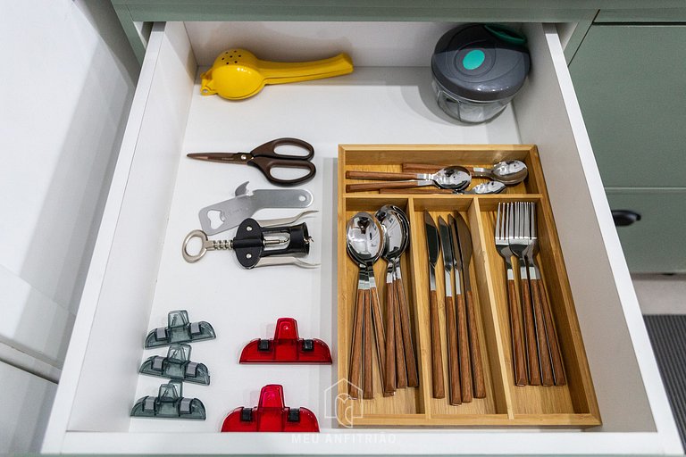 Studio p/2, cozinha, academia, a 300m do metrô