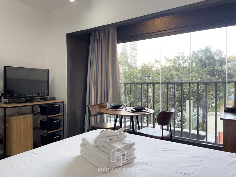 Studio for 2, kitchen, gym, 300m from the subway