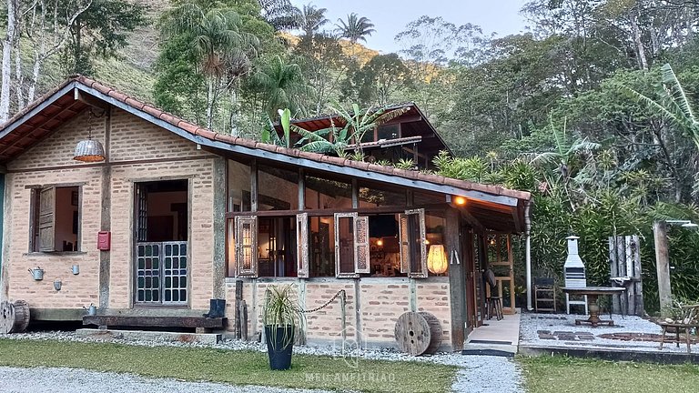 House with Stream and Garden in Lumiar