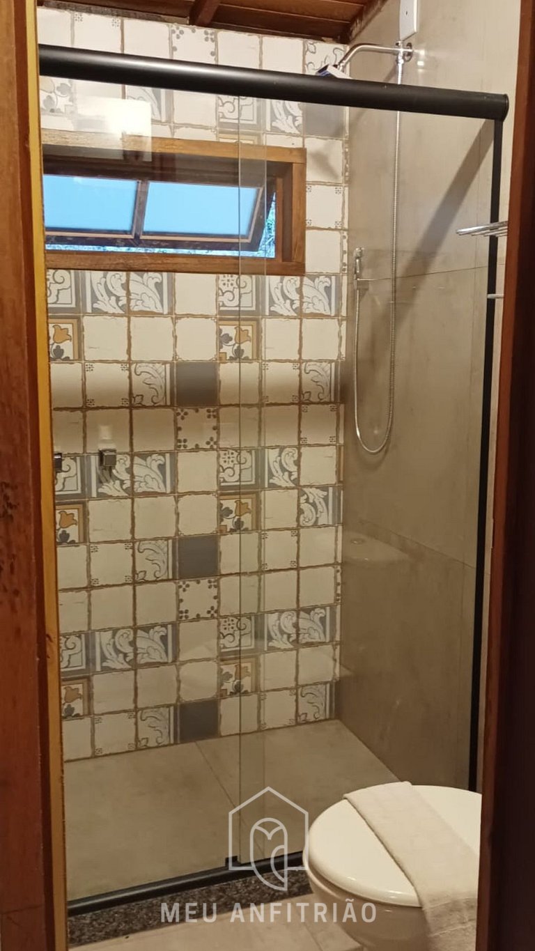 Casa com riacho e jardim em Lumiar