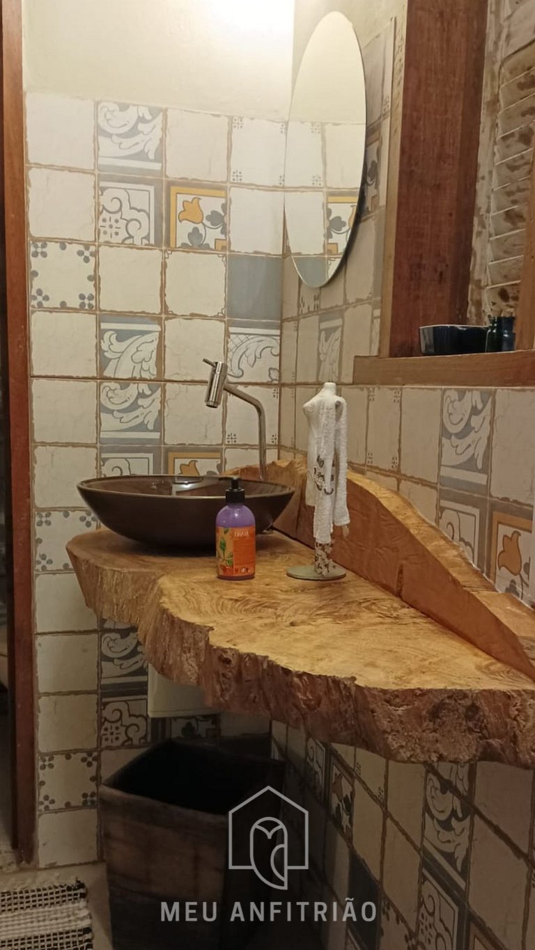 Casa com riacho e jardim em Lumiar