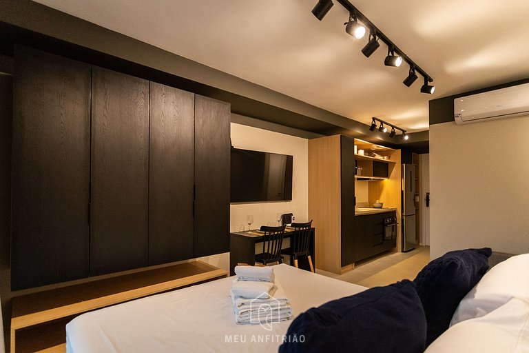 Studio with balcony, pool and gym in Brooklin