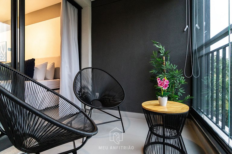 Studio with balcony, pool and gym in Brooklin