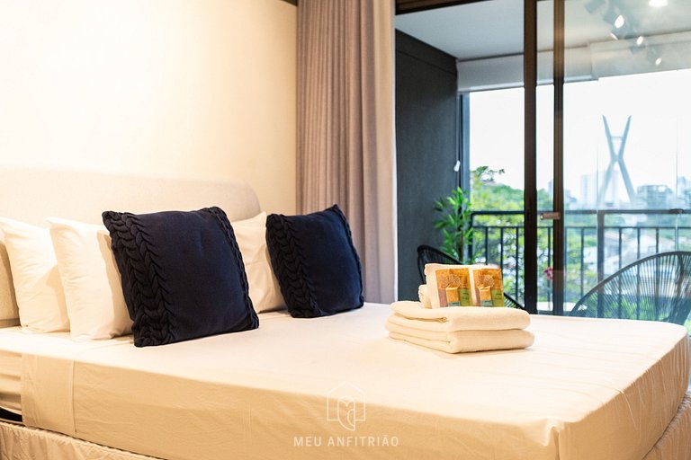 Studio with balcony, pool and gym in Brooklin