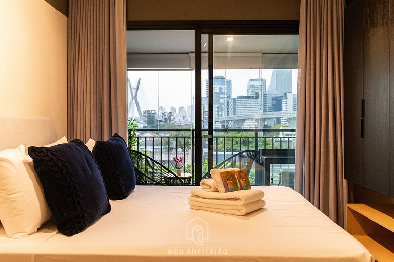 Studio with balcony, pool and gym in Brooklin