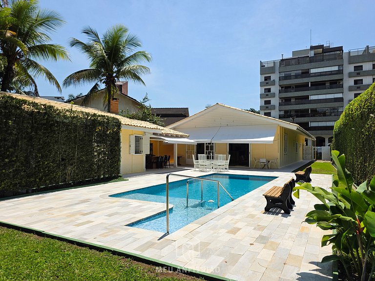 Casa na Riviera de São Lourenço com Piscina e Praia