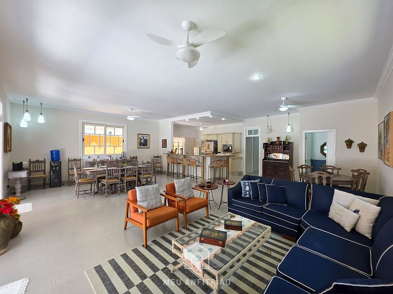 Casa com piscina perto da praia na Riviera