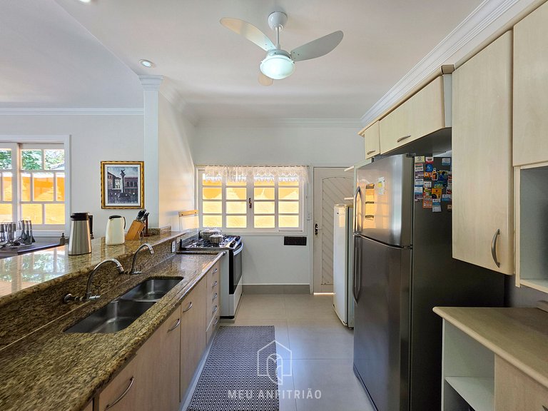 Casa com piscina perto da praia na Riviera