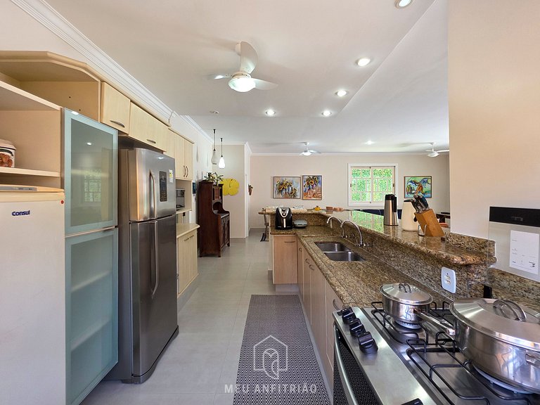 Casa com piscina perto da praia na Riviera