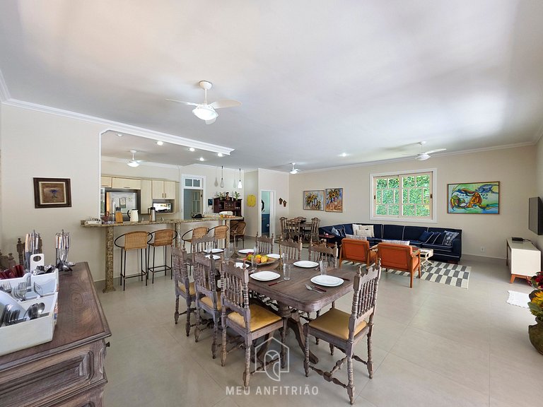 House with pool near the beach in Riviera