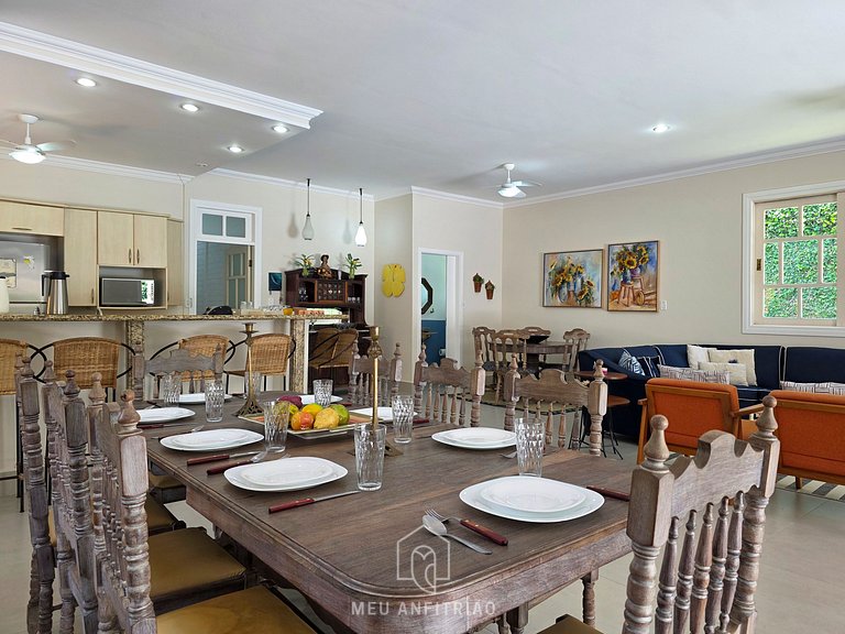 Casa com piscina perto da praia na Riviera