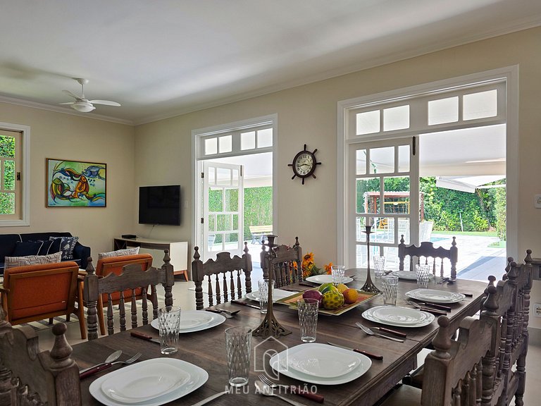 House with pool near the beach in Riviera