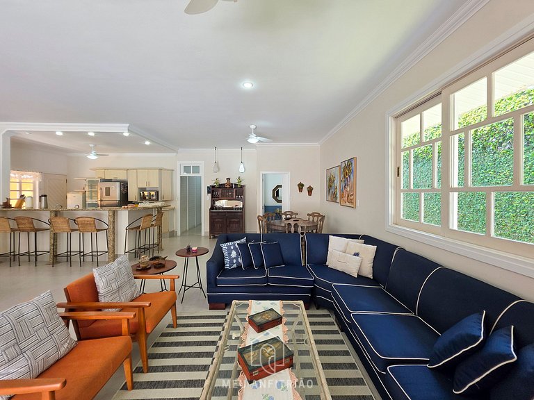 House with pool near the beach in Riviera